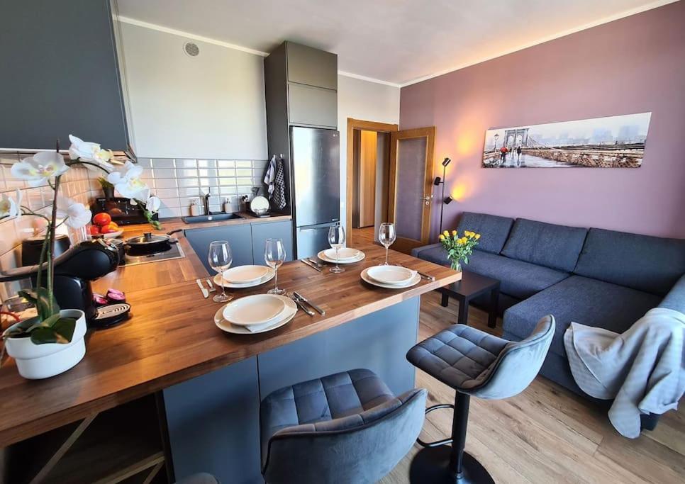Stylish Apartment With Parking & Spacious Balcony Riga Exterior foto