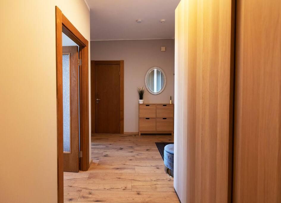 Stylish Apartment With Parking & Spacious Balcony Riga Exterior foto